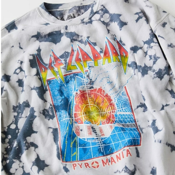 Urban Outfitters Tops - Urban Outfitters Def Leppard Pyromanio sweatshirt